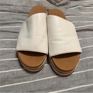 Adrienne Vittadini White Slide Sandals with Tan Footbed